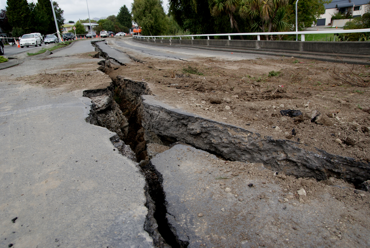 asphalt-broken-soil-waterway-ruins-newzealand-432056-pxhere.com_
