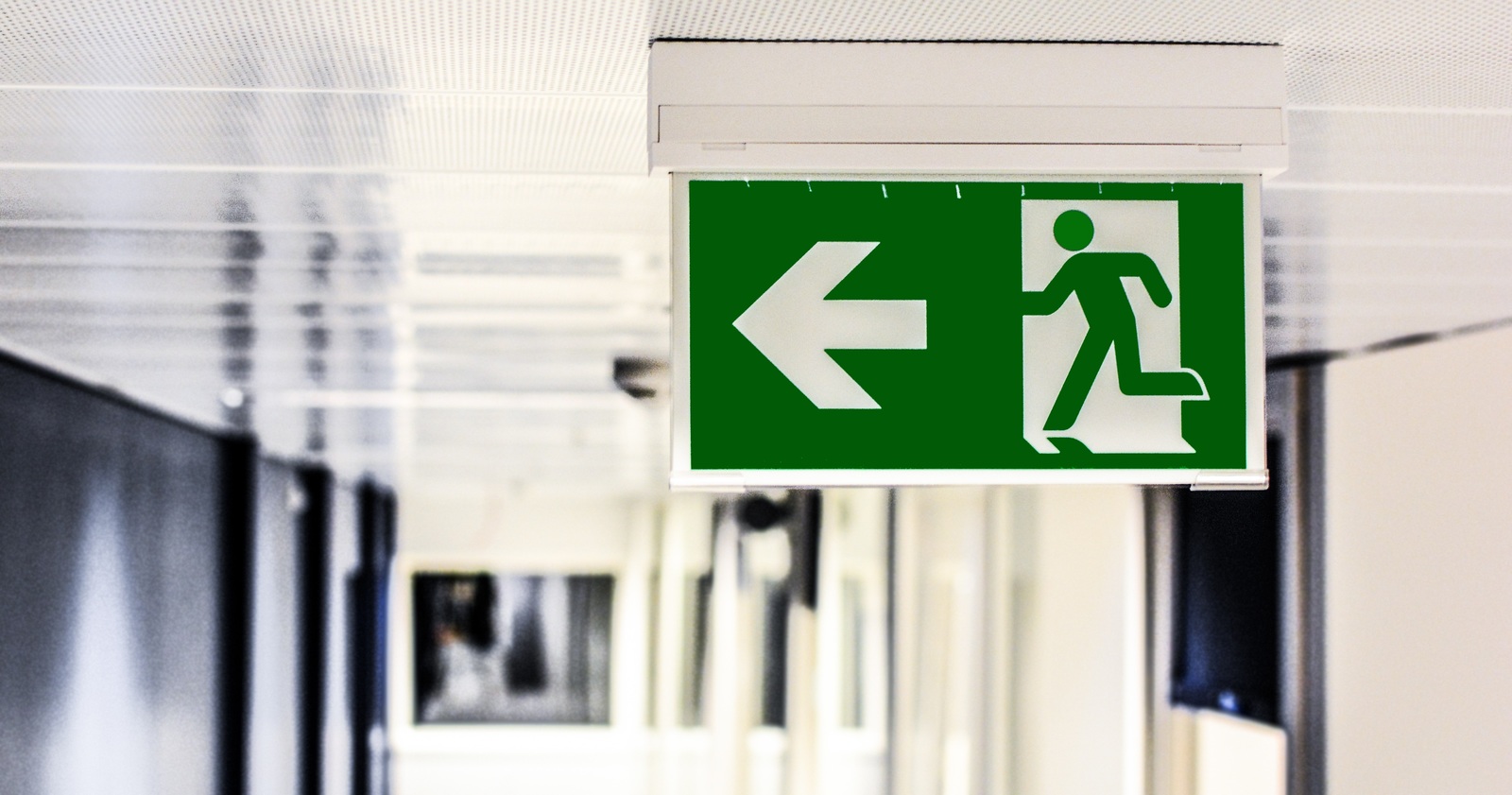 escape-advertising-sign-green-symbol-exit-635360-pxhere.com_
