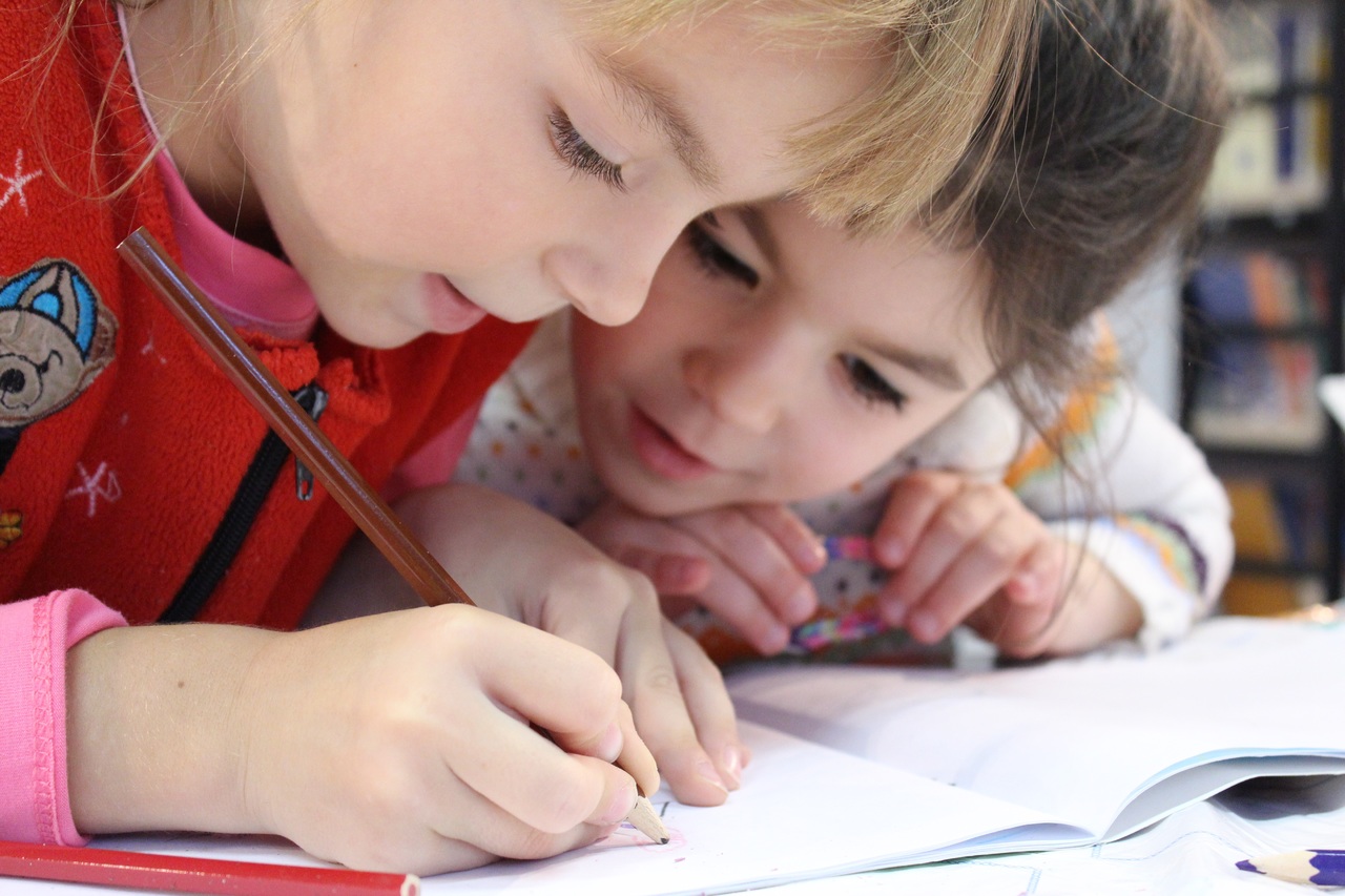 notebook-writing-person-pencil-girl-play-837883-pxhere.com_