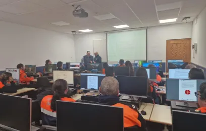 Un total de 22 voluntarios de Protección Civil y policías locales se forman en el conocimiento y la prevención del ciberacoso
